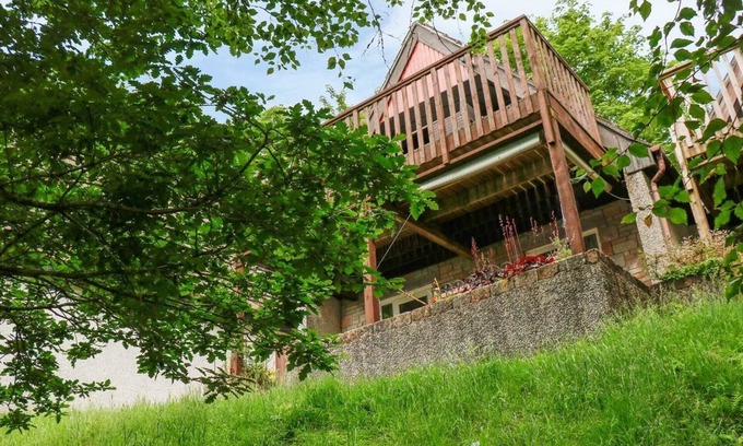 Luckett Cottage | Discover 19 Honicombe Park: Pet-Friendly with Pool