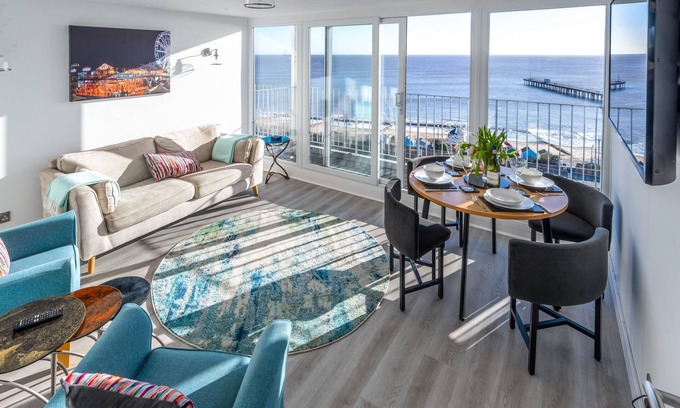 Felixstowe Apartment | Relaxing Oceanfront Retreat for Couples and Families