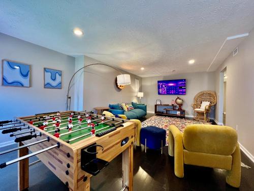 Monroe House | Elegant Swanky Swangos Dream Home with Pool & Family Fun