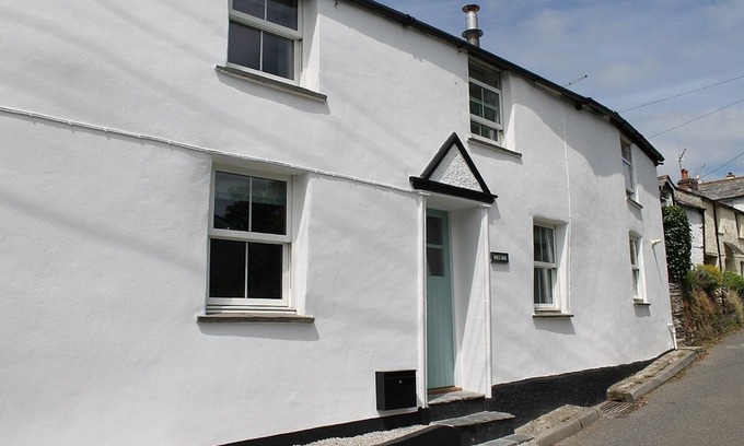 Egloshayle Cottage | Historic 180-Year-Old Cornish Cottage with Family-Friendly Perks