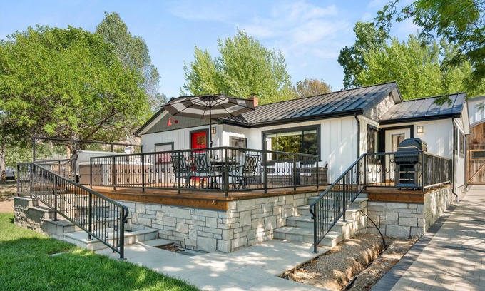 New Castle House | 1900's Farmhouse