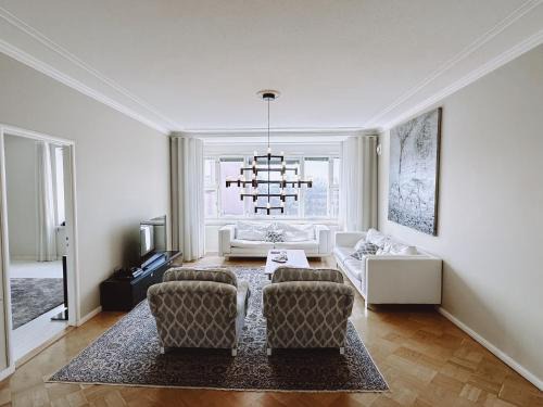 Toolo Apartment | Spacious 190m2 Apartment in Helsinki's Töölö - Pet Friendly