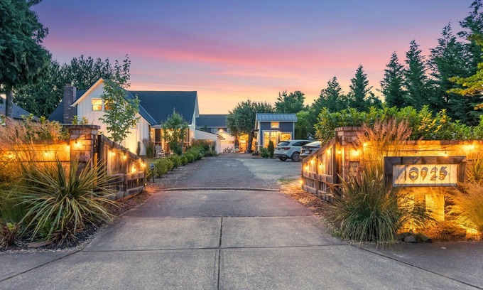 Wilsonville House | Elegant 1910 Restored Vintage Farmhouse Retreat Awaits