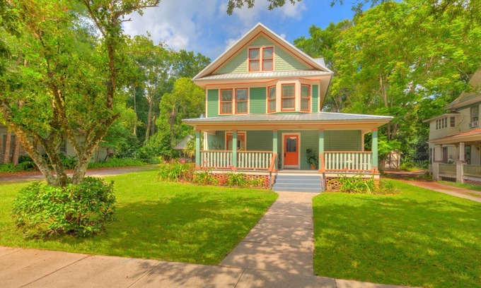DeLand House | Historic 1912 Home with Great Location and Pet-Friendly Amenities