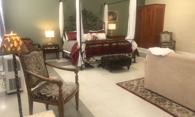 Clarkdale Apartment | Elegant 1917 Schoolhouse with Rose Gardens & Breakfast