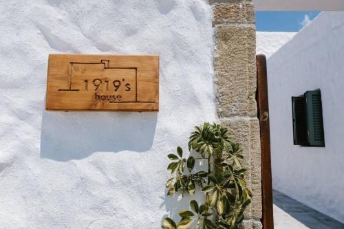 South Rhodes House | Family-Friendly Retreat at 1919's House - Rated 9.6/10