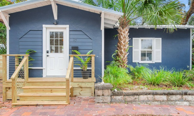 St. Augustine Cottage | Charming 1920's Cottage by the Coast - Steps from Downtown