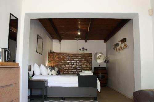 Tulbagh Apartment | Experience 1920s Charm at Waveren with Pool & Dining
