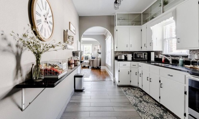 Brookview House | Exceptional 1925 “Bella” House with Family-Friendly Amenities