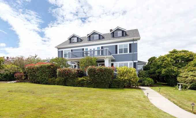Anacortes Bed & Breakfast | Charming 1925 Colonial with Ocean View Over Fidalgo Bay