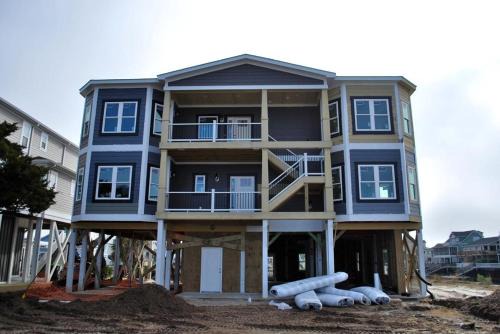 Holden Beach House | Elegant 193 High Point: Poolside Retreat with Top Reviews