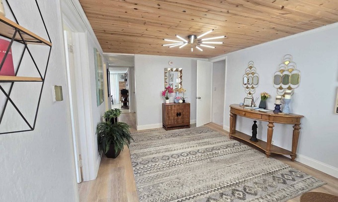 Lake Davis - Greenwood House | Historic 1930's Home with Spa Amenities in Downtown Orlando