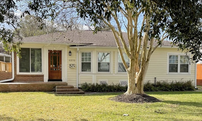 Greater Third Ward House | 1930’s Cottage adjacent to University of Houston.