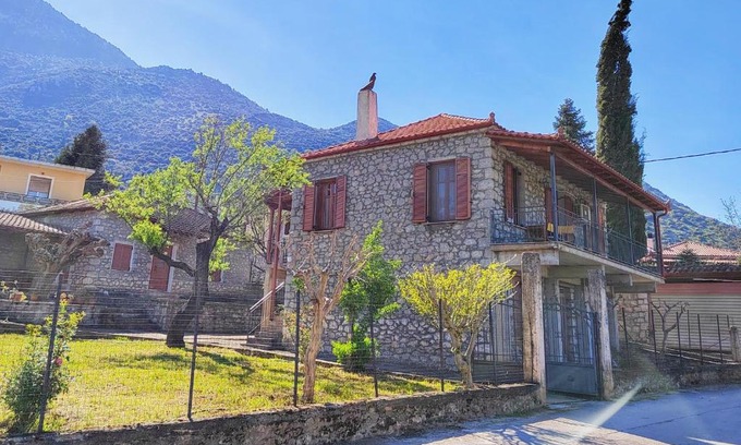 Lilaia House | Historic 1935 Home with Pet & Child-Friendly Amenities