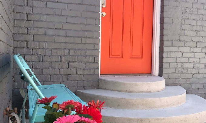 Tulsa Cottage | Cozy Midtown Hotel with Kitchen & Ocean View, Rated 10/10