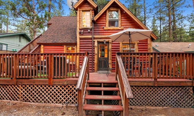 Big Bear City Cabin | Historic Maltby Cabin: Pet-Friendly Ocean View Retreat