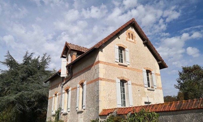 Boulleret Cottage | 19th c. cottage, jacuzzi, Loire, sleeps 6