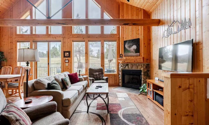 Redmond Ski Chalet | Outstanding 19th Hole Chalet at Eagle Crest Resort