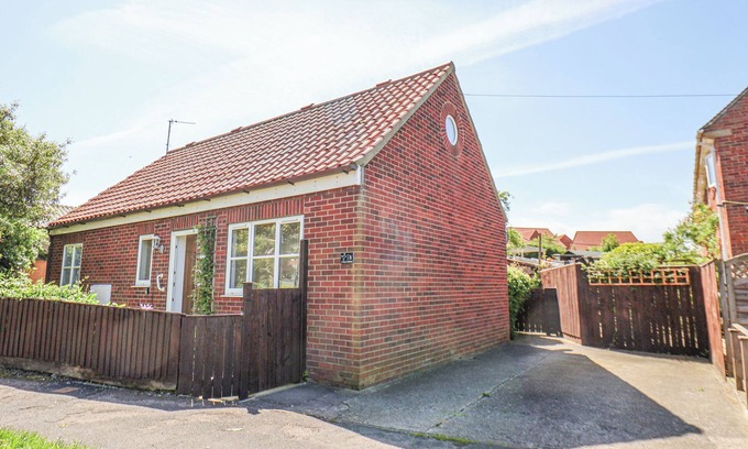 Ruswarp Cottage | 1A POLICE HOUSE, pet friendly, character holiday cottage in Whitby