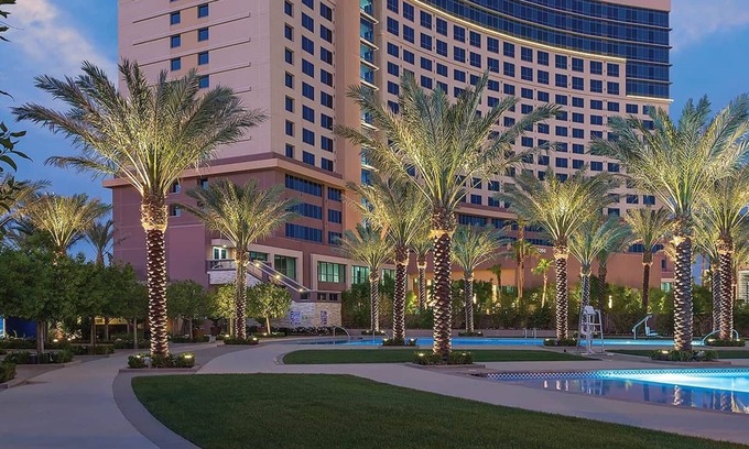 Las Vegas Condo | Vegas Retreat: Enjoy Pools, Hot Tubs & Margarita Maker