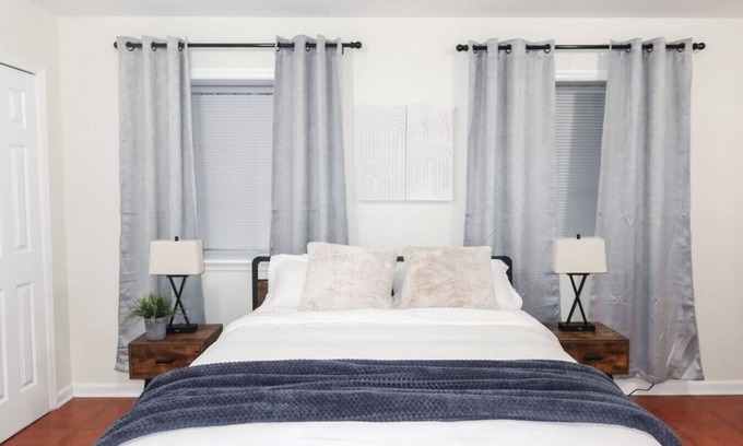 Forest Hill Apartment | Convenient Apartment in Newark with Easy Access to Penn Station