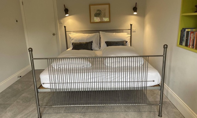 The Park Apartment | Cozy 1-Bed Apartment in a Serene Park Setting