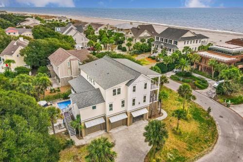 Beachwood East House | Pelican by AvantStay: Beach Retreat with Pool & Outdoor Kitchen