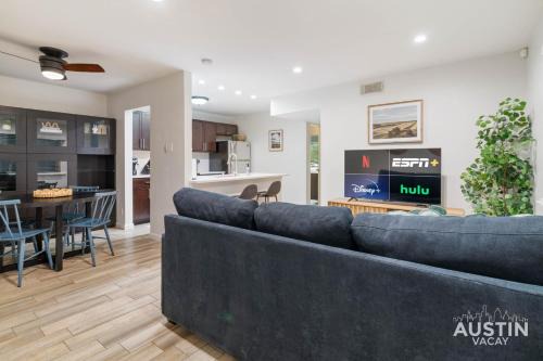 Greater South River City House | 1BR 1BA Pet Friendly Condo w Pool, Gym, Walk to SoCo and Lake by Austin Vacay