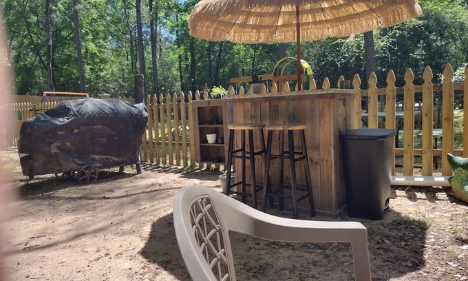 Plantersville House | Budget-Friendly 1BR RV Near Pond with Pool & Playground