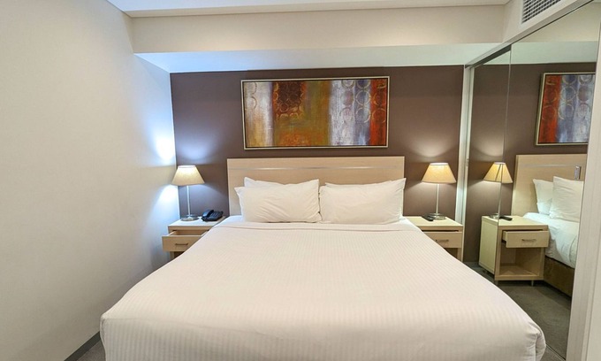Adelaide Central Business District Apartment | Cozy 1BR Apartment with Pool on North Terrace