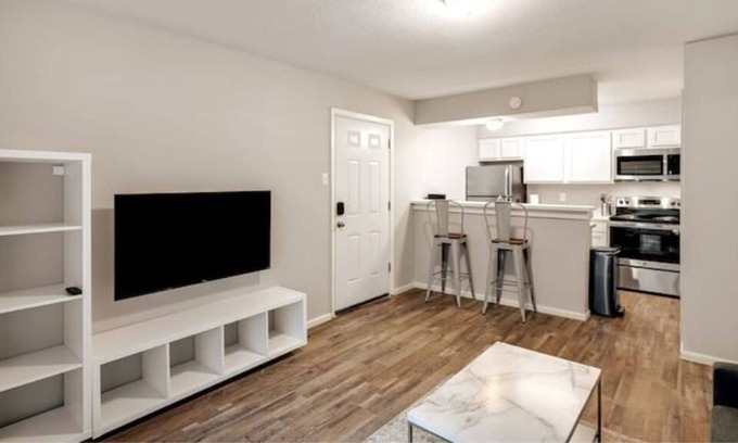 Vickery Meadow Apartment | Cozy 1BR Apartment Next to Topgolf - Family Friendly Stay