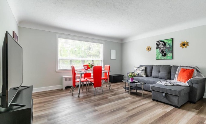 Hamilton Apartment | Cozy 1BR Apartment with King Bed & Netflix Near Downtown