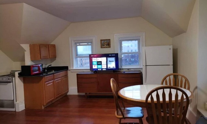 Worcester House | Convenient 1BR Apartment Near WPI & Palladium