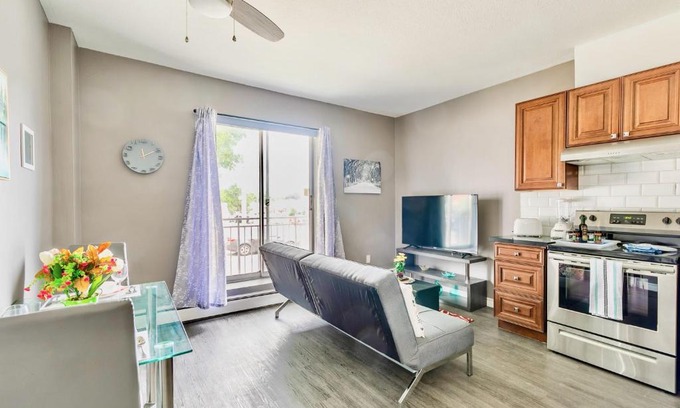 Rosedale Apartment | Prime Location 1BR Apartment with King Bed & Netflix