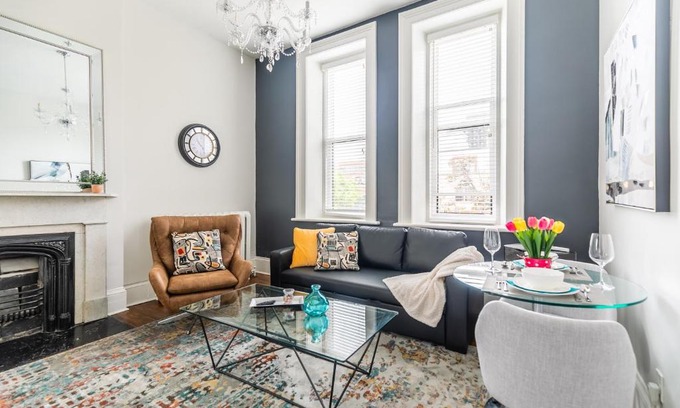Hamilton Apartment | Stylish 1BR Boutique Apartment in Prime Downtown Location