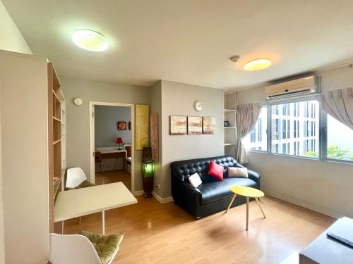Phra Khanong Nuea Apartment | Comfortable 1 Bedroom Condo Near BTS with Fiber Wifi