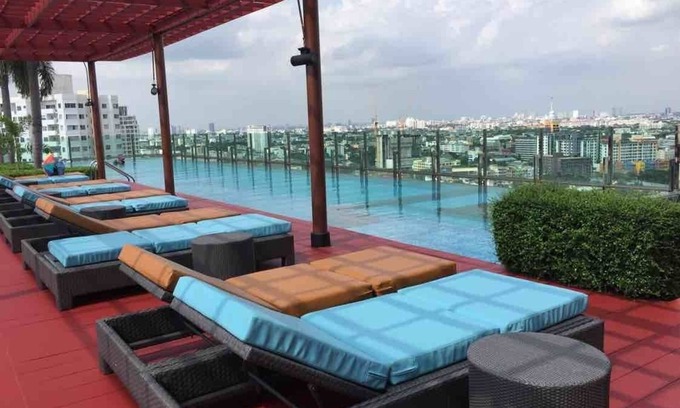 Bang Na Apartment | Cozy 1BR Condo Near BTS Sukhumvit Line with Pool & Wifi