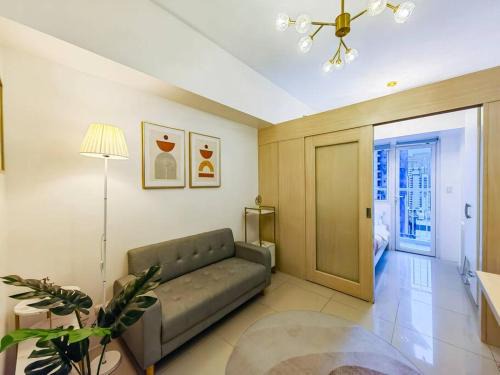 Barangka Ilaya Apartment | Cozy 1BR Condotel with Balcony at SM Light Residences