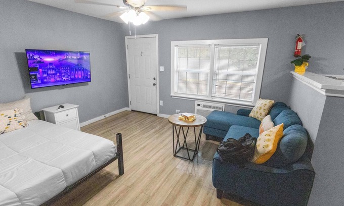 Park Place Apartment | Modern Apt with Pool & Spa Near Downtown Houston