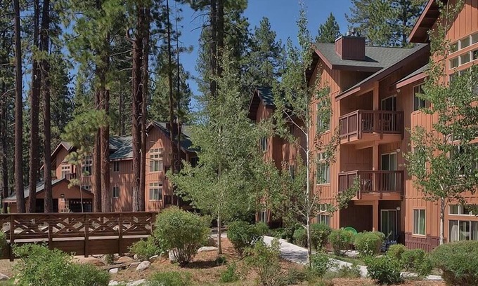 Round Hill Village Condo | Deluxe 1BR Condo with Skiing and Oceanfront Views