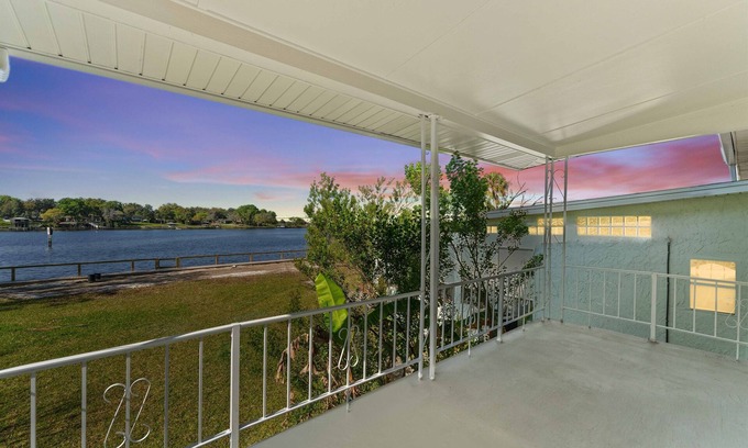 Jacksonville House | Riverside Retreat: Waterfront Views, Fishing & Family Fun