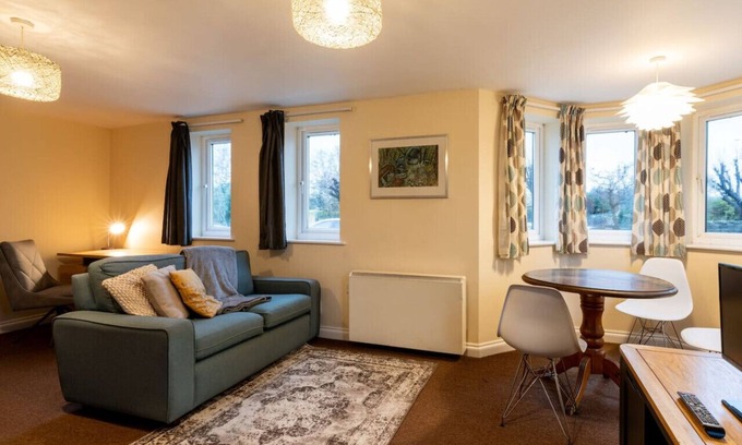 Oxford Apartment | Convenient 1BR Headington Flat with Free Parking & Pets Welcome