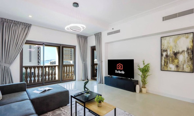 Palm Jumeirah Apartment | Cozy Livbnb Suite - 1BR Retreat in Golden Mile