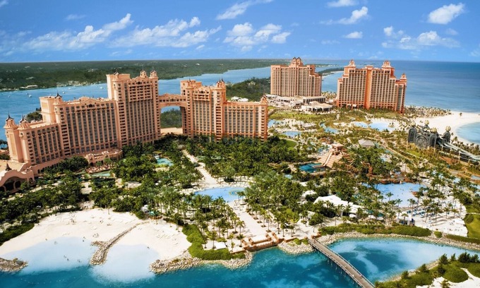 Paradise Island Apartment | Oceanfront Escape: The Reef At Atlantis Topaz Suite