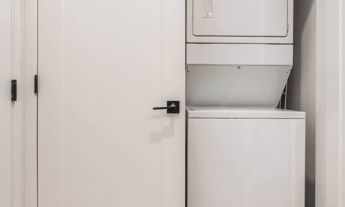 Pendleton Apartment | 1BR OTR CBD Retreat - FreeParking/Gym/Rooftop Pool