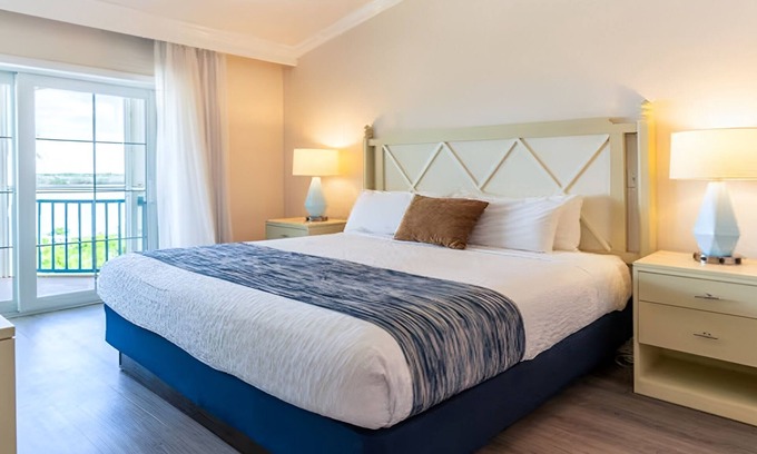 Captiva Hotel | 1BR Suite w/Balcony Overlooking the Bay – Bayfront Stay! Free Parking | Pool