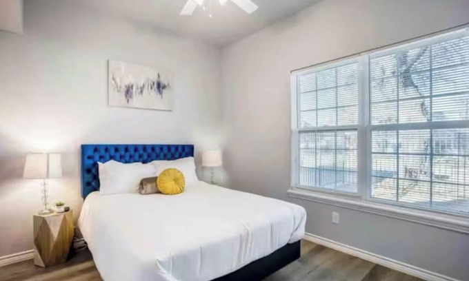 MacGregor Apartment | 1BR The Raven Flats! A Hermann Park! Med Center!