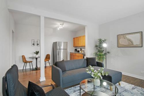 Hyde Park Apartment | Relax in the Cozy Hyde Park 1BR Apartment with Hot Tub
