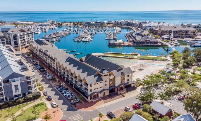 Mandurah Apartment | Modern Urban Retreat with Ocean Views in Mandurah