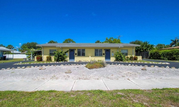 Golden Beach Condo | Cozy Retreat with Private Beach Access at Golden Beach Haven